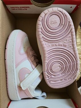 Nike Kids Pink and White Velcro Low-Top Sneakers